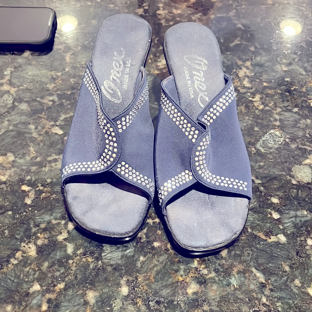 Onex heel sandal size 6